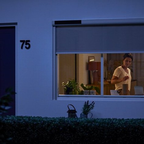 somfy-solar-motorisation-screen-home-night